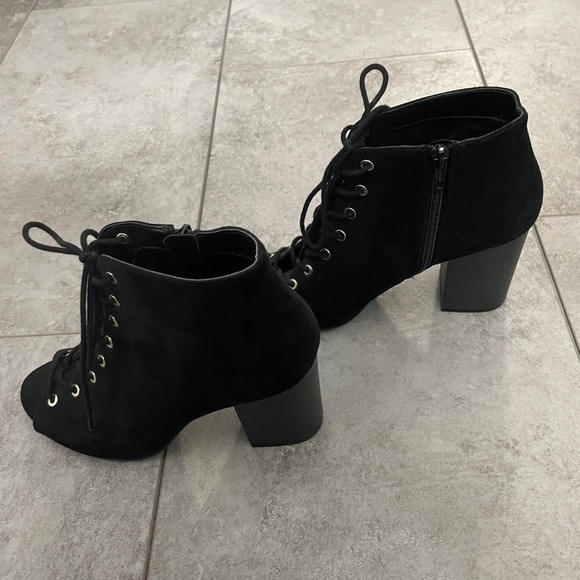 APT 9 black high heel tie up shoes booties SZ 9 - Picture 5 of 6